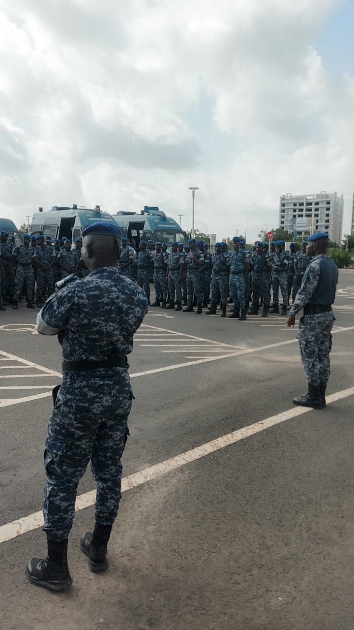 Mise en place d'un dispositif des forces de l'ordre sur un parking